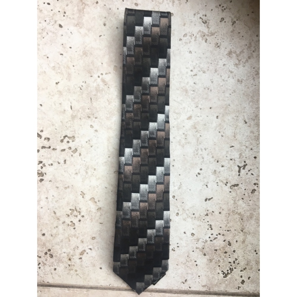 Peacock tie